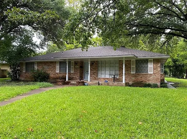 301 Woodlawn Dr, Desoto, TX 75115