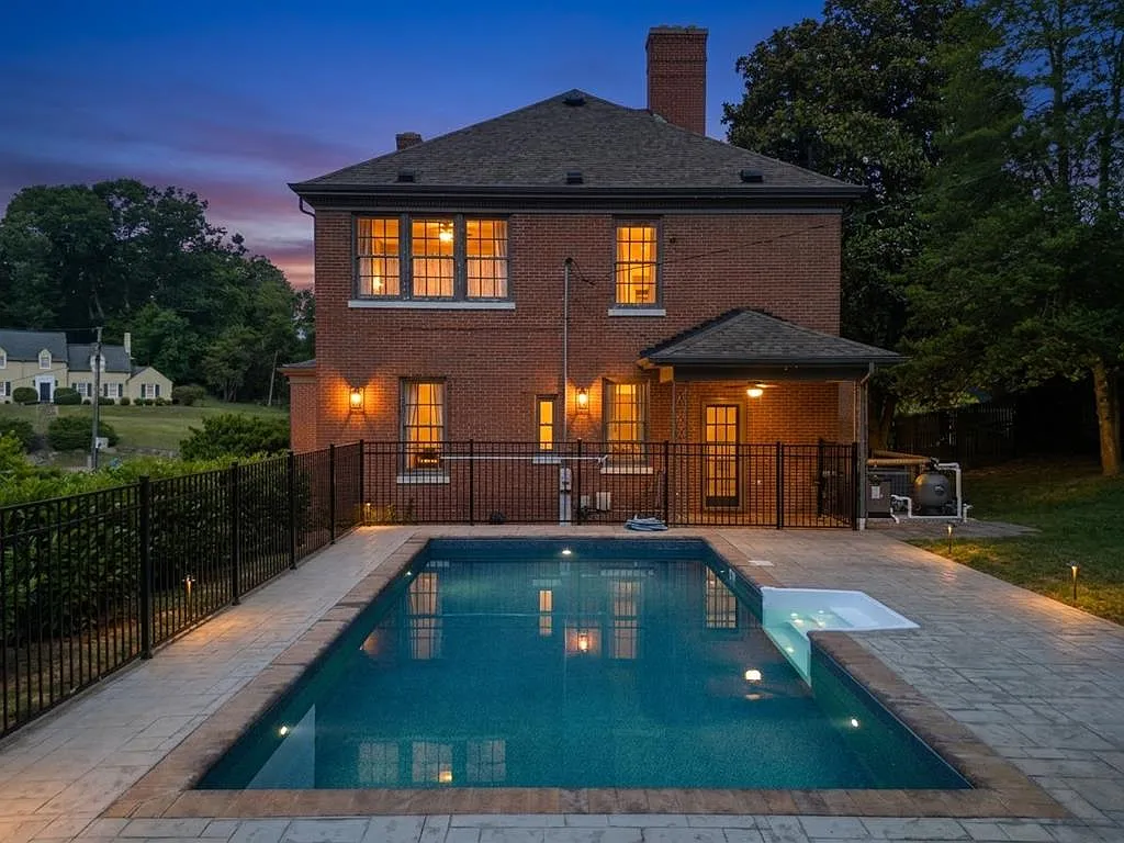 5 bed, 4367 sqft, $3,200 — Photo 2