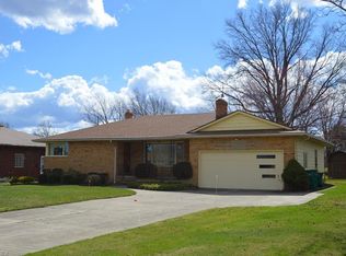 370 Twilight Dr, Seven Hills, OH 44131