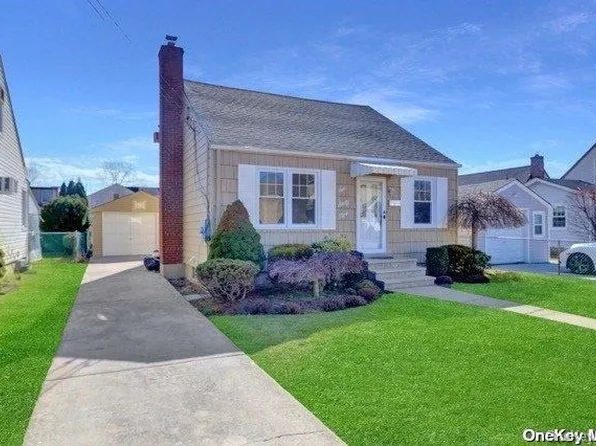 669 Propp Avenue, Franklin Square, NY 11010