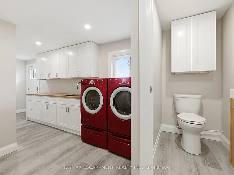 891 Centre Rd — Photo 10