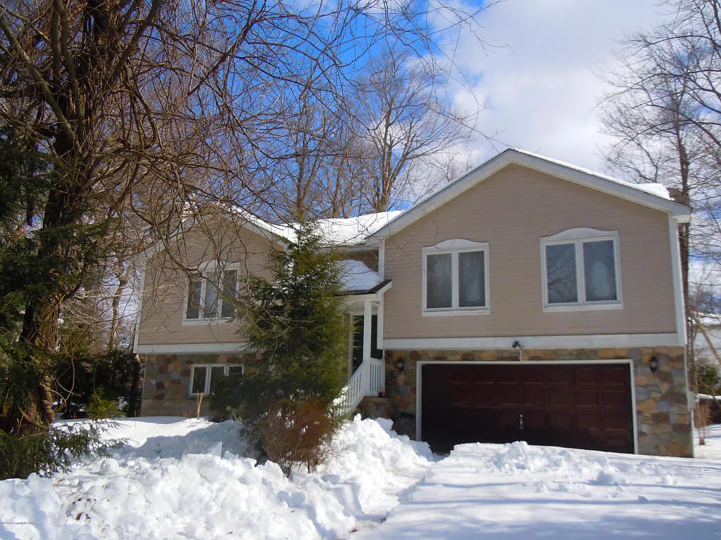 318 Mohansic Ln photo 1