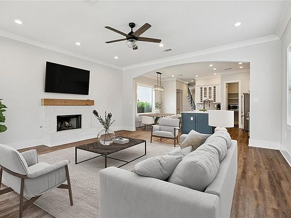 5th image of 157 Woodlawn Ave