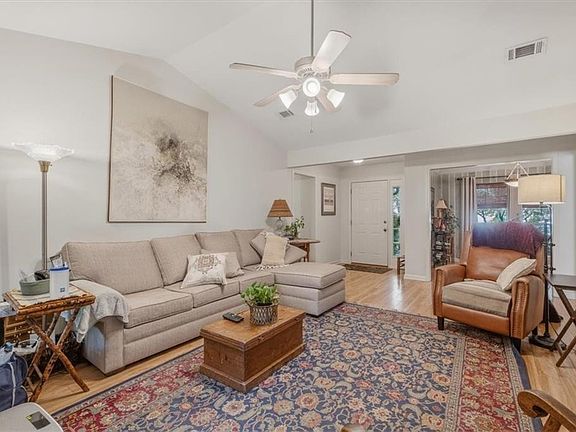 4th image of 3 Clarendon Pl NW