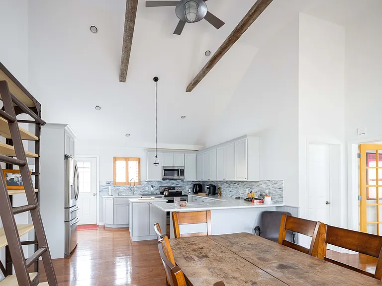 7 Washington Ave — Photo 2