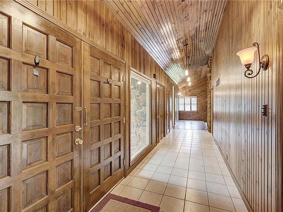 3rd image of 809 Elmwood Ln