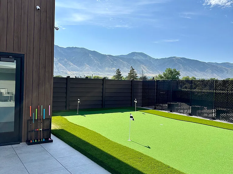 Rooftop deck mini golf