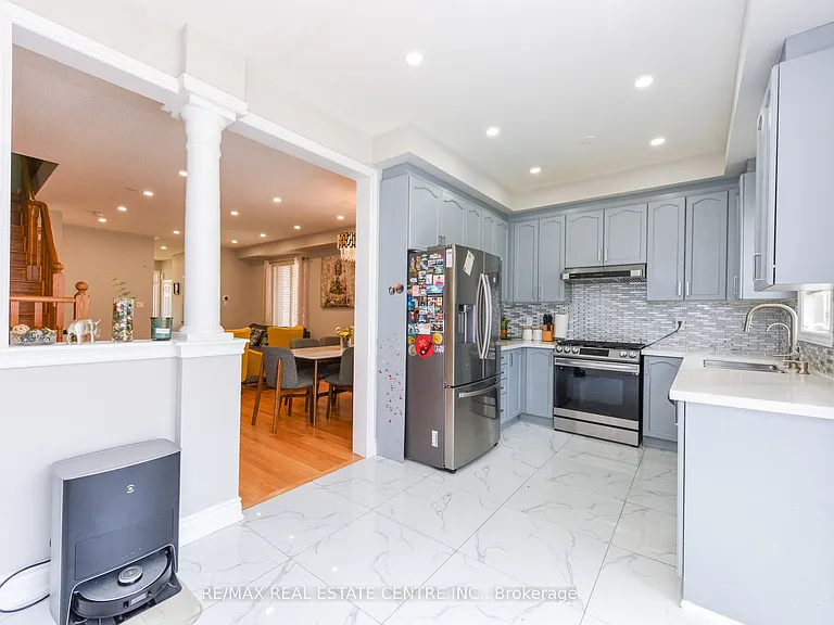 682 Megson Ter — Photo 10