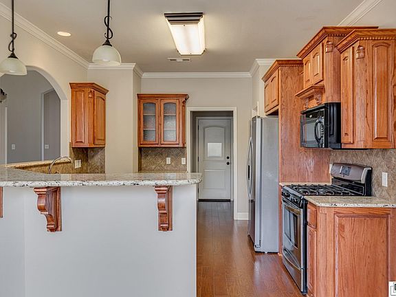 5th image of 215 Nottaway Dr