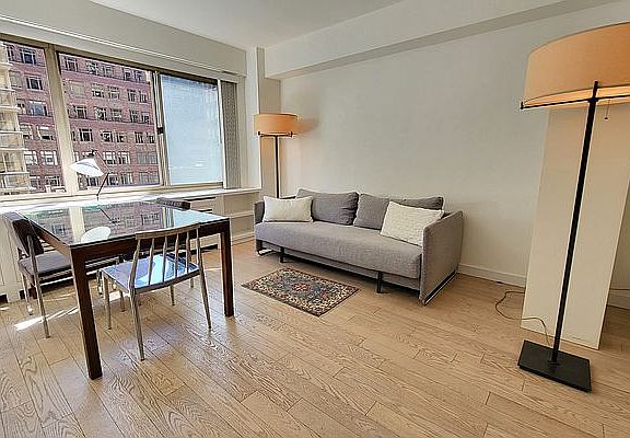 4th image of 225 E 46th St APT 9E