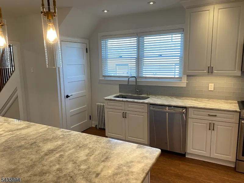 3 bed, 2.0 bath, $4,000 — Photo 4