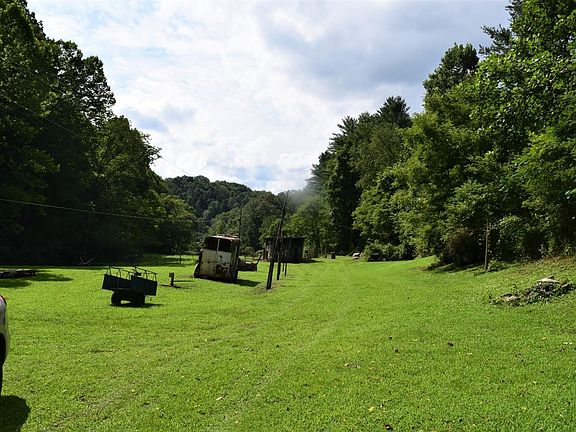 3rd image of 447 Brushy Fork Rd