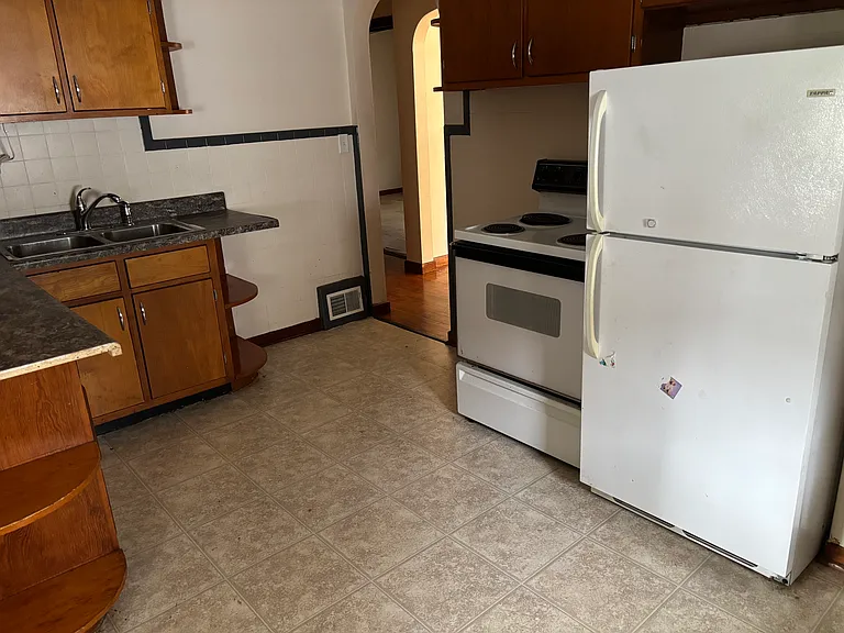 2532 S Pasfield St — Photo 6