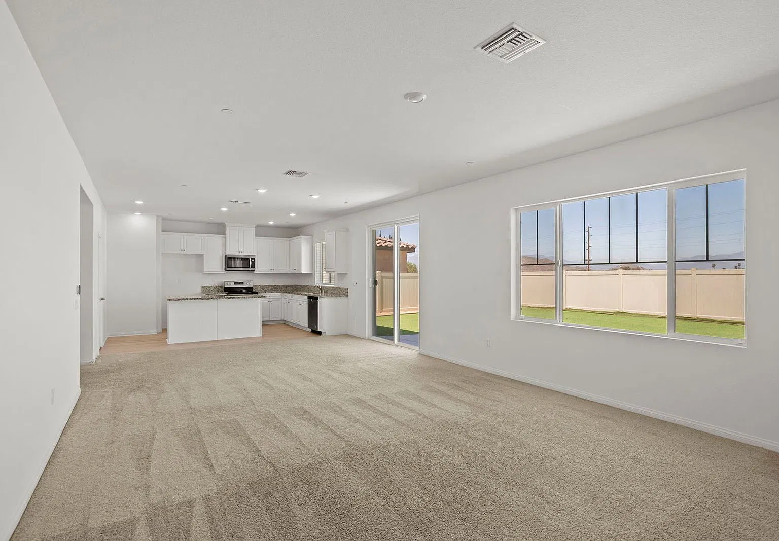 6 bed, 3.0 bath, 2529 sqft, $4,050 — Photo 3