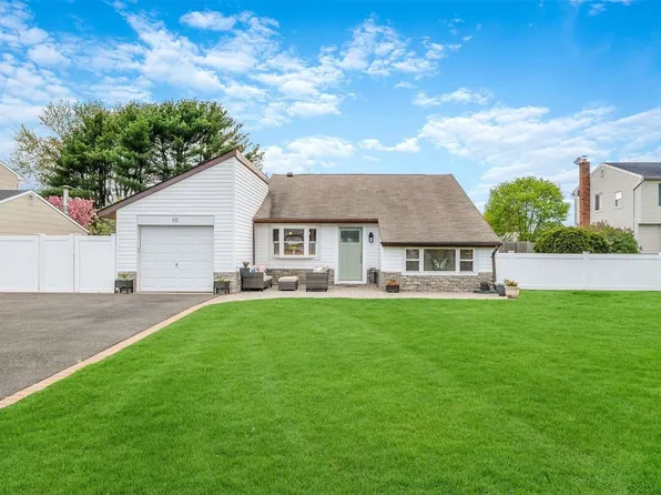 10 Drake Avenue, Bellport, NY 11713