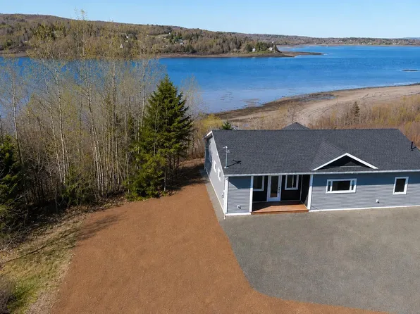41 Colonial Arms Dr, Deep Brook, NS B0S 1J0