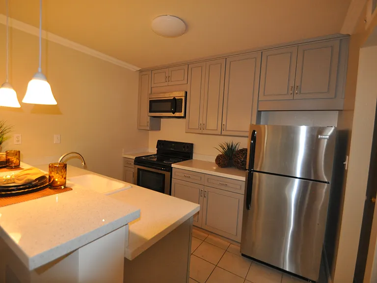 Oak Park Manor — Photo 31