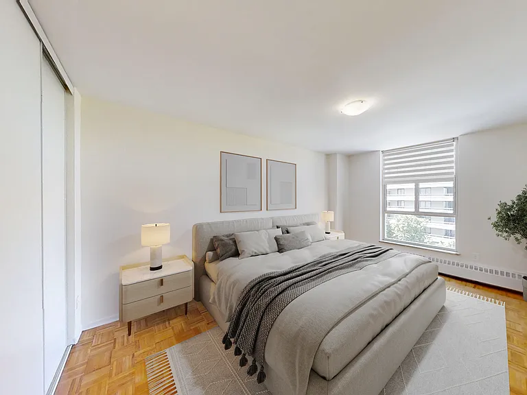 110 Inverlochy Blvd — Photo 7
