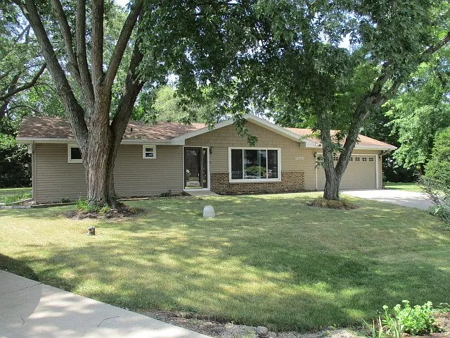 1105 Hummingbird Ct photo 1