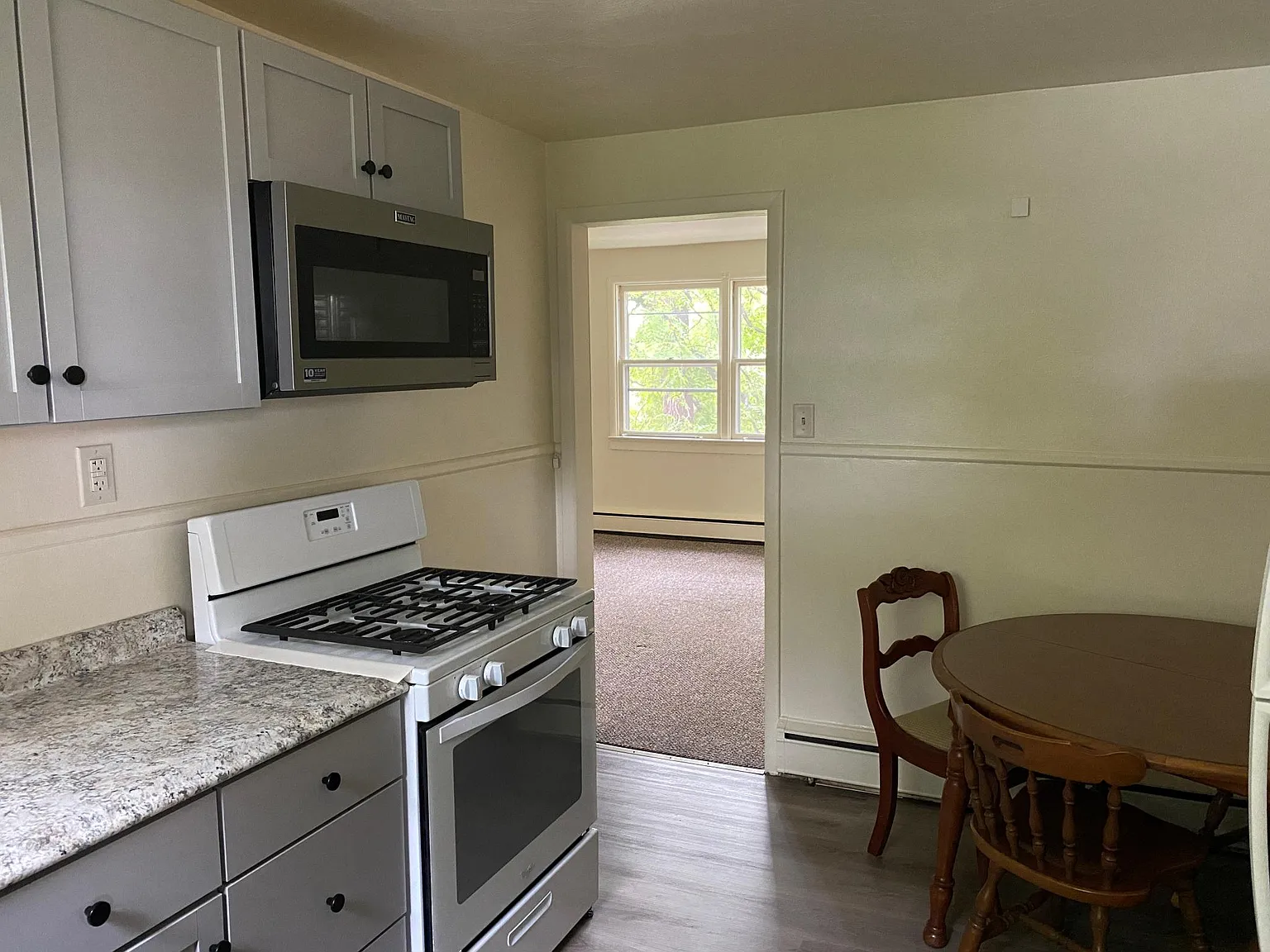 2 bed, 850 sqft, $1,030 — Photo 2