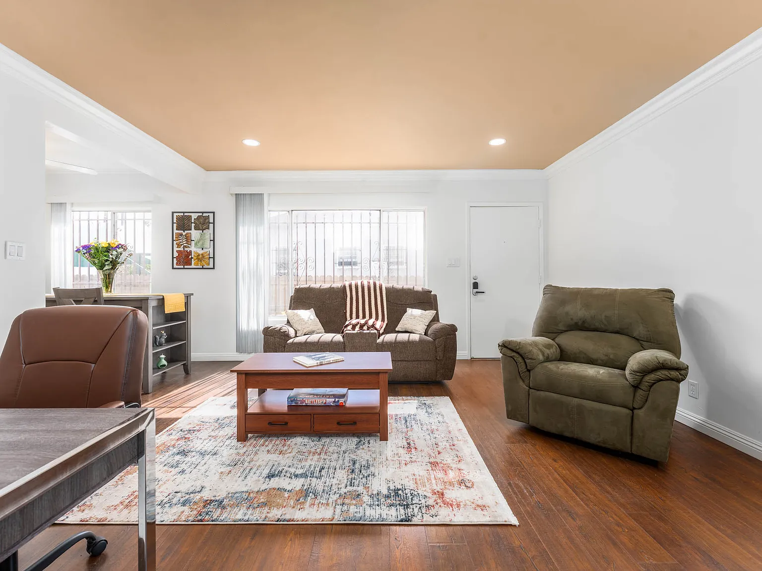 2 bed, 800 sqft, $2,050 — Photo 1
