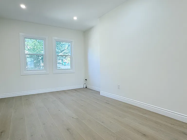 691 Ouellette Ave #3 — Photo 5