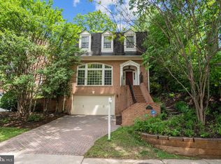 3929 Vacation Ln, Arlington, VA 22207