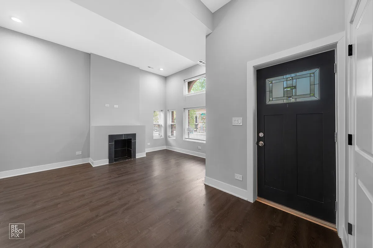 Building Photo - 700 S Loomis St #1