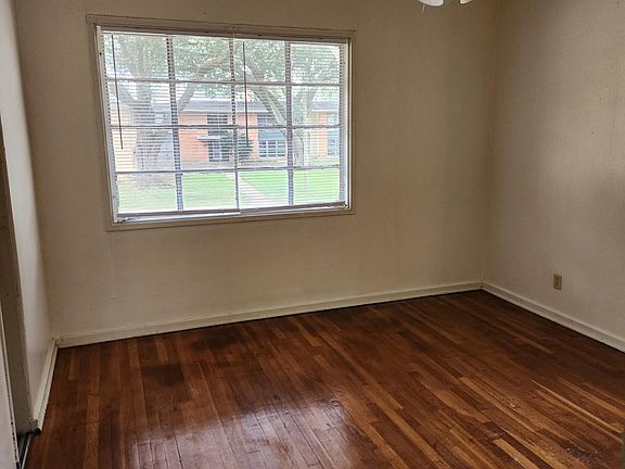 2nd image of 3815 Parkway Dr #D
