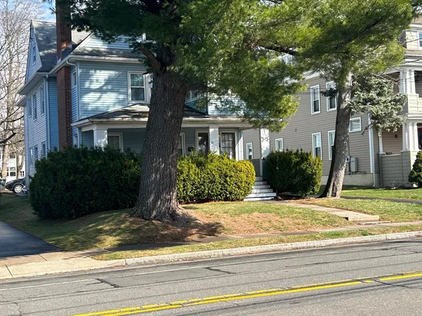 94 Quaker Ln S Floor 2, West Hartford, CT 06119