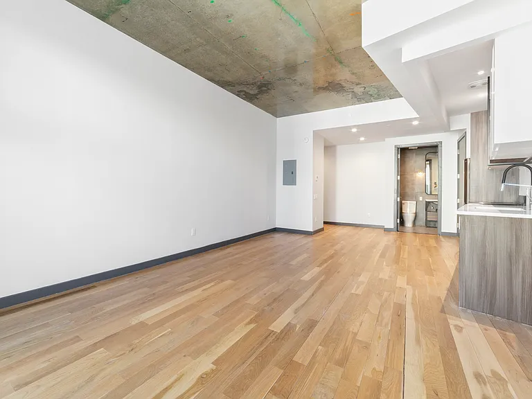 93 Linden St #R1 — Photo 4