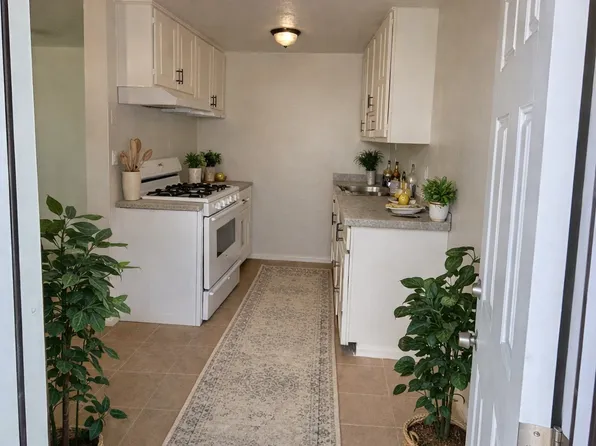 1498 E 6th St APT 7, Beaumont, CA 92223