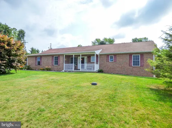 2714 Reservoir Rd, Spring Grove, PA 17362