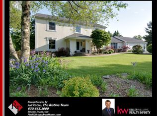 36W227 Hollowside Dr, Dundee, IL 60118