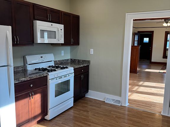3rd image of 932 Meadow Ave