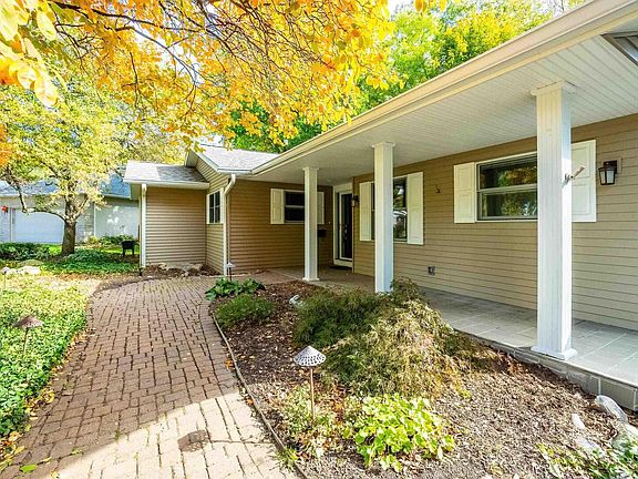 4th image of 1203 Highland Ct