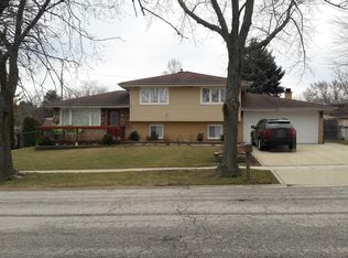 8115 W 90th St, Hickory Hills, IL 60457