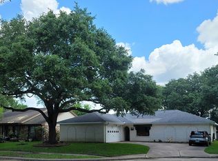 2905 Castle Ct, Pearland, TX 77581