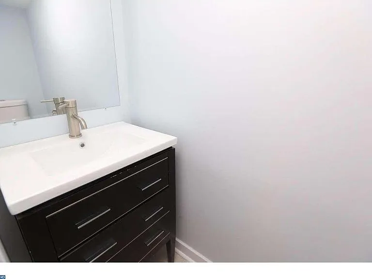 1247 N Dover St — Photo 15