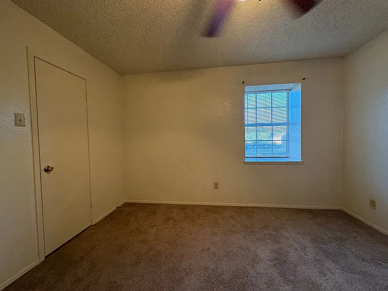 214 Romana Cir #E — Photo 14