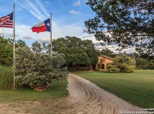 561 Diamond J Rd N, Pipe Creek, TX 78063