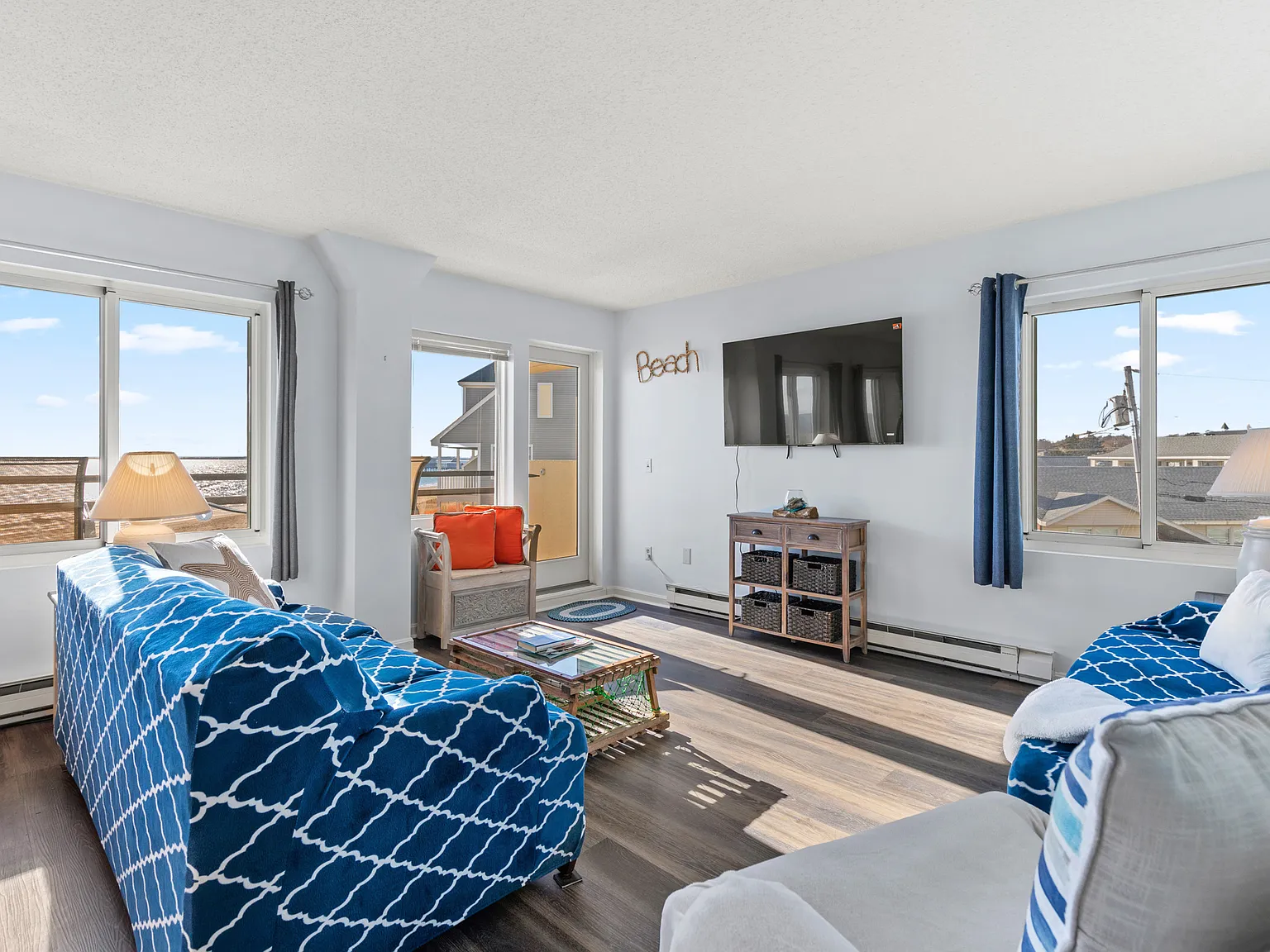 2 bed, 1043 sqft, $2,000 — Photo 3