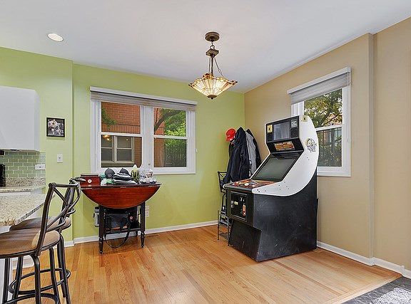 4th image of 2849 N Wolcott Ave Unit G