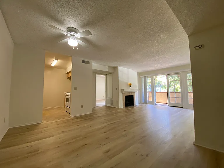 22501 Del Valle — Photo 7