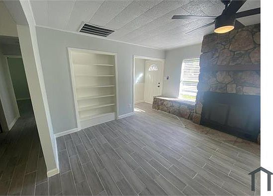 4th image of 200 Lynwood St