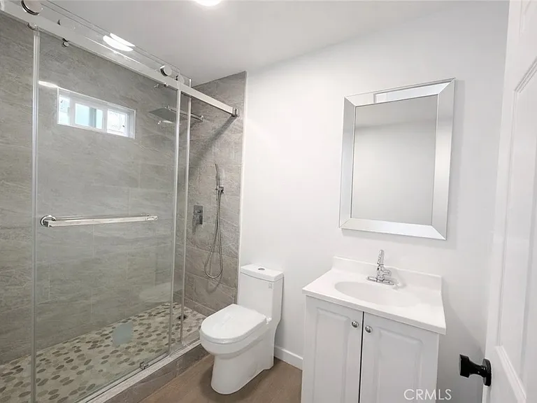 6907 Noble — Photo 2