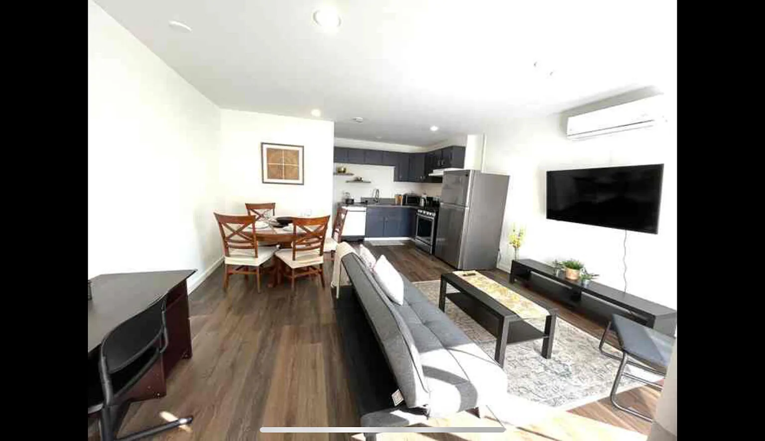Private Fenced backyard 2 BR Unit near Culver City — Photo 2