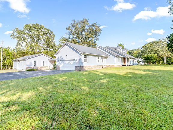 2nd image of 24 Rock Haven Ln
