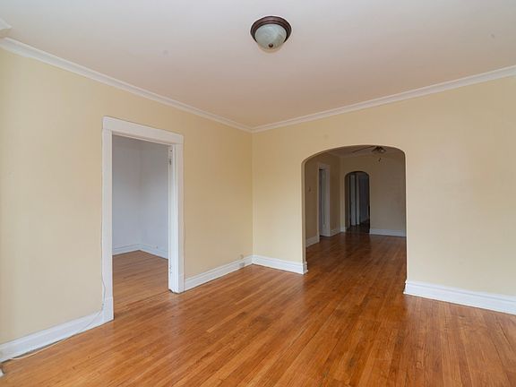 5th image of 921 N Leclaire Ave
