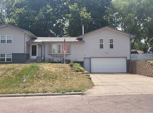 609 Burgess Rd, Yankton, SD 57078